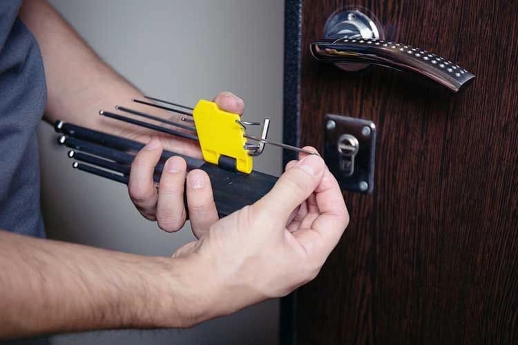 Night locksmith call from Vauxhall | Vauxhall Locksmiths